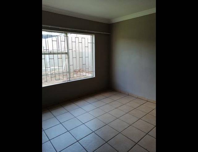 3 BEDROOM TOWNHOUSE FOR SALE IN DENNEOORD